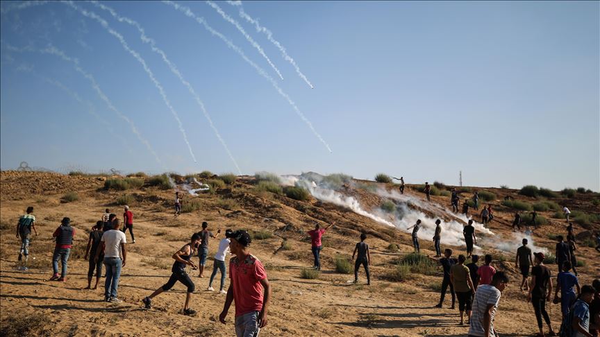 Palestinians flock to Gaza fence for fresh protests