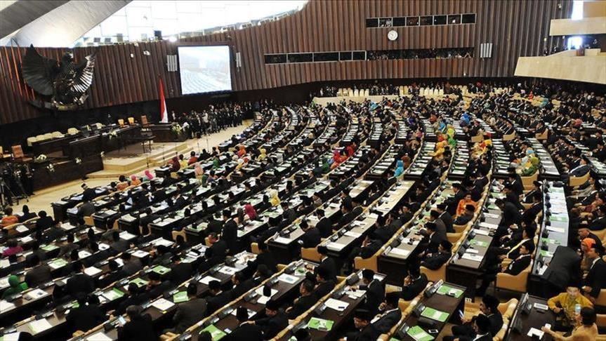 Jokowi sindir legislator soal plesiran ke luar negeri