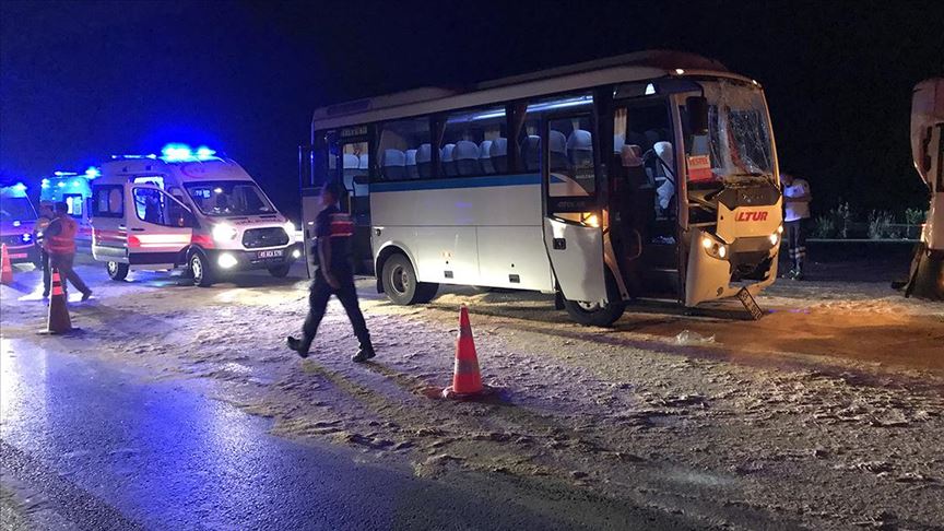 Manisa'da zincirleme trafik kazası: 23 yaralı