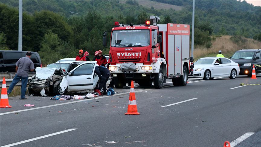 Anadolu Otoyolu'nda trafik kazası: 2'si çocuk 13 yaralı