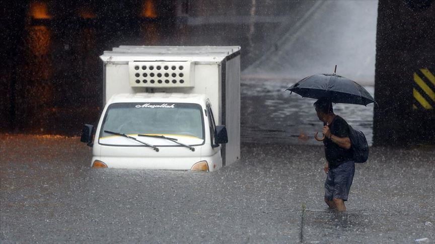 Jako nevrijeme zahvatilo Istanbul: Ulicama tekli potoci, poplavljeni objekti na Kapaličaršiji