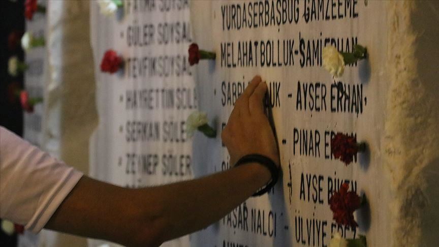 В Турции почтили память жертв землетрясения 17 августа 1999 года
