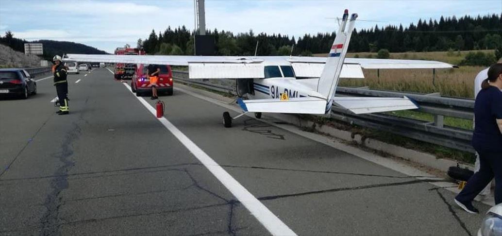 Hrvatska: Mali avion prinudno sletio na autoput Zagreb - Rijeka