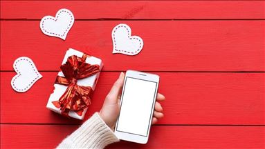 Jury out on whether Turks like offline vs online dating