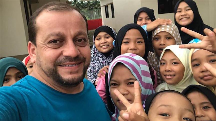 Phillippines: Orphans name Turkish man 'Father Omer'