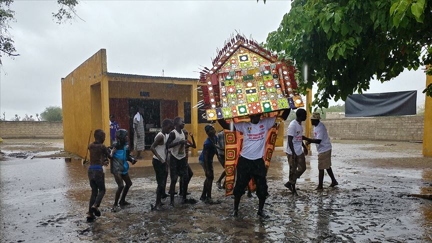 TİKA gönüllüleri Senegal'e 'yağmurla' geldi