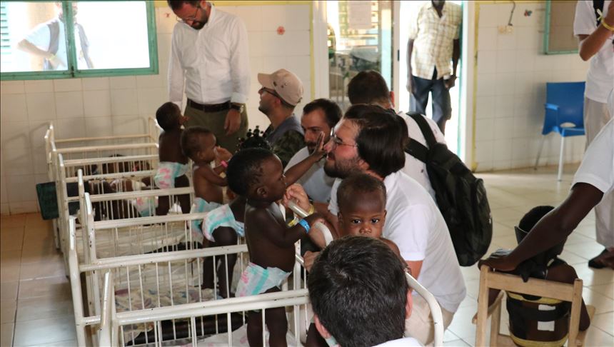 Turkish volunteers extend relief to Senegalese orphans