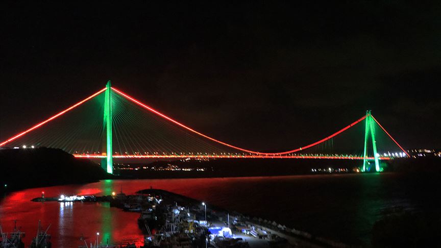 İstanbul'un iki köprüsü Afganistan bayrağı renklerine büründü