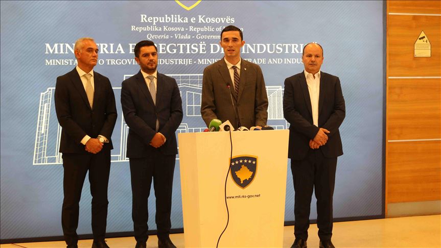 Prishtina dhe Shkupi bien dakord për heqjen e barrierave doganore