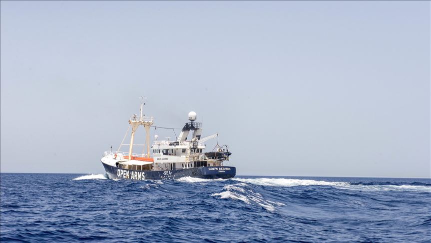 España envía ayuda a migrantes de la embarcación de la ONG Open Arms