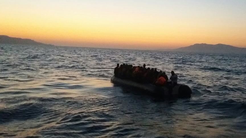 Migrants await help in stranded Spanish rescue ship