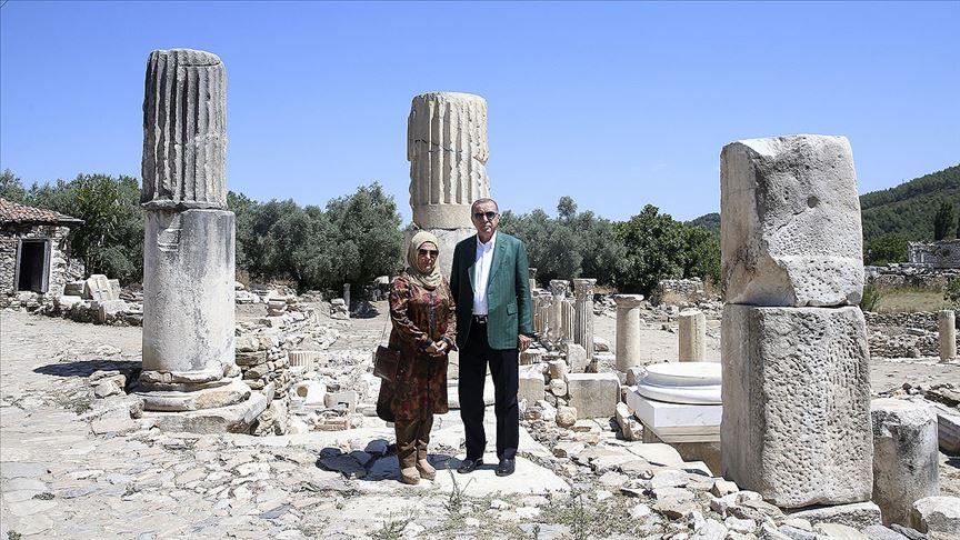Эрдоган посетил античный город Стратоникея
