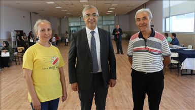 Gençlere örnek olmak için 30 yıl sonra üniversiteye döndüler