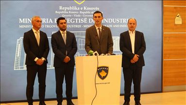 Prishtina dhe Shkupi bien dakord për heqjen e barrierave doganore