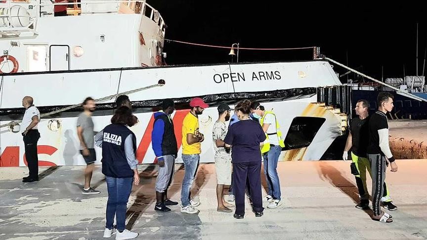 Мигрантите од бродот „Опен армс“ ќе ги прифатат пет земји на ЕУ 