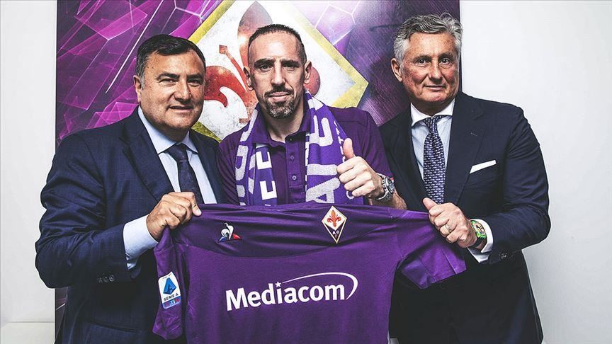 Frank Ribery signe à la Fiorentina