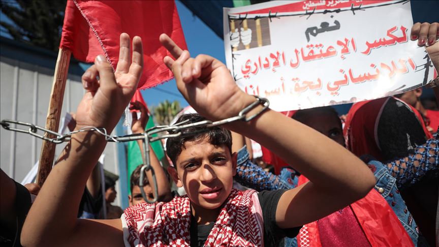 وقفة بغزة تضامنًا مع المعتقلين الفلسطينيين في السجون الإسرائيلية