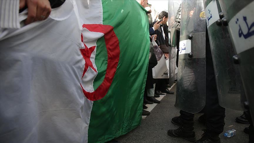 Algeria:Ex-justice minister detained over alleged graft