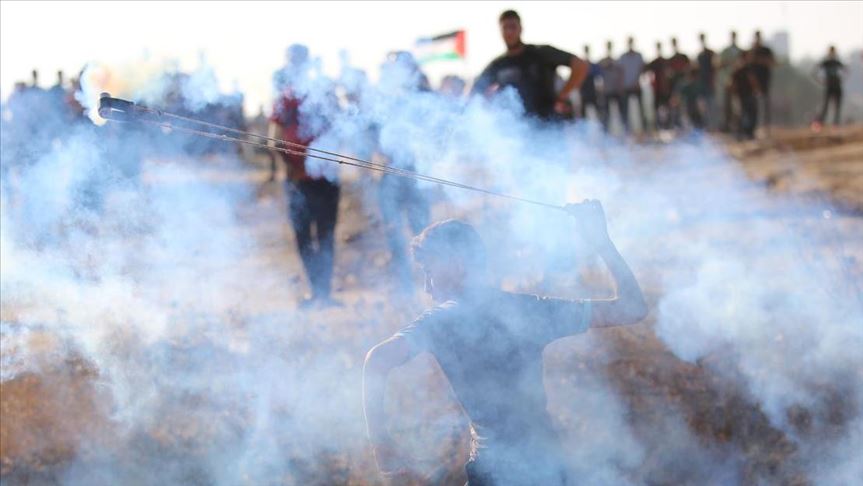 اختناق فلسطينيين إثر مواجهات مع الجيش الإسرائيلي وسط الضفة الغربية