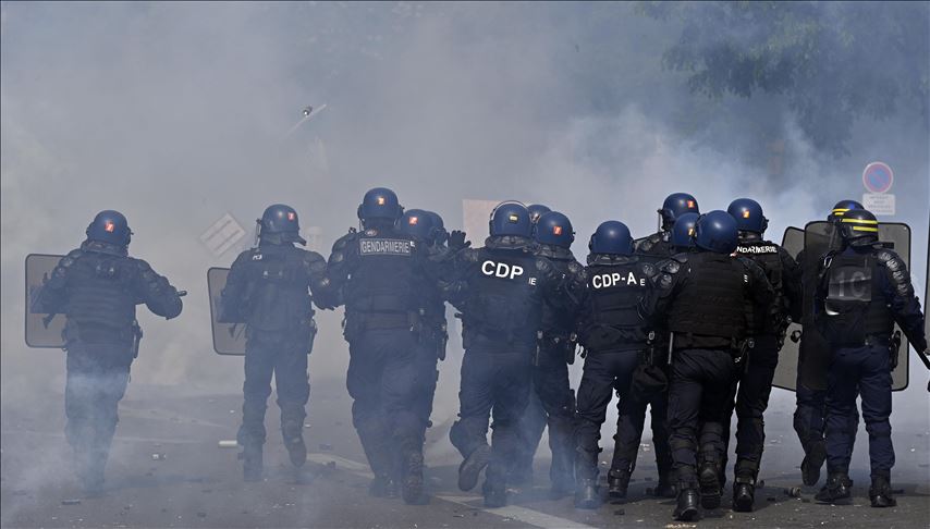 Francuska: Četiri policajca povrijeđena u sukobima sa demonstrantima uoči samita G7