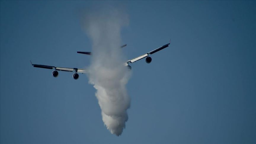 Bolivia califica de “muy eficiente” operación de avión Supertanker contra incendios en la Amazonía