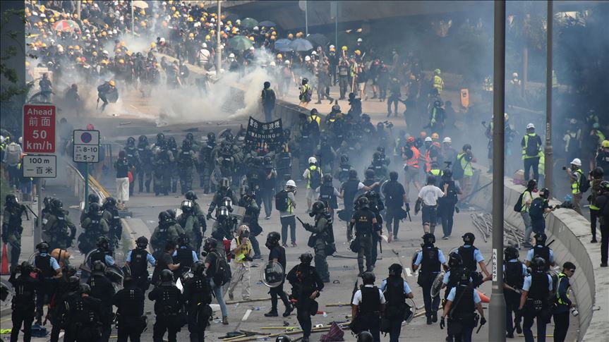 Vazhdojnë protestat në Hong Kong, policia ndërhyn me gaz lotsjellës