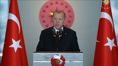 Serokomar Erdogan serxweşî da malbata Emîne Bulutê