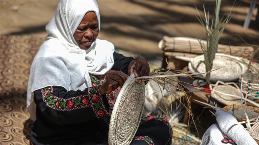 "الخوّاص".. مهنة يتوارثها أبناء "المنايعة" بفلسطين (تقرير)