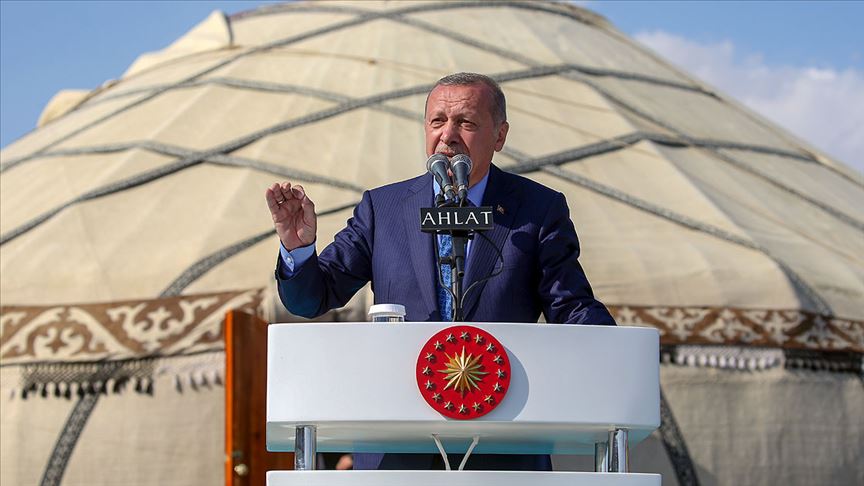 Cumhurbaşkanı Erdoğan: Bize kefen biçenlerin heveslerini kursaklarında bırakmayı sürdüreceğiz