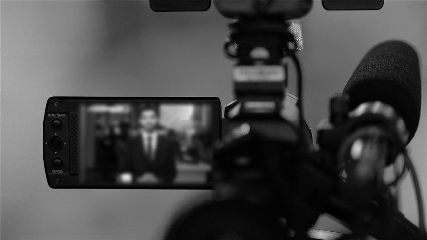مقدم برامج إسرائيلي شهير يعتذر عن وصف العرب بالوحوش