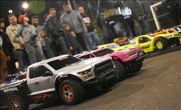 La fiebre de las carreras a control remoto se toma Bogotá