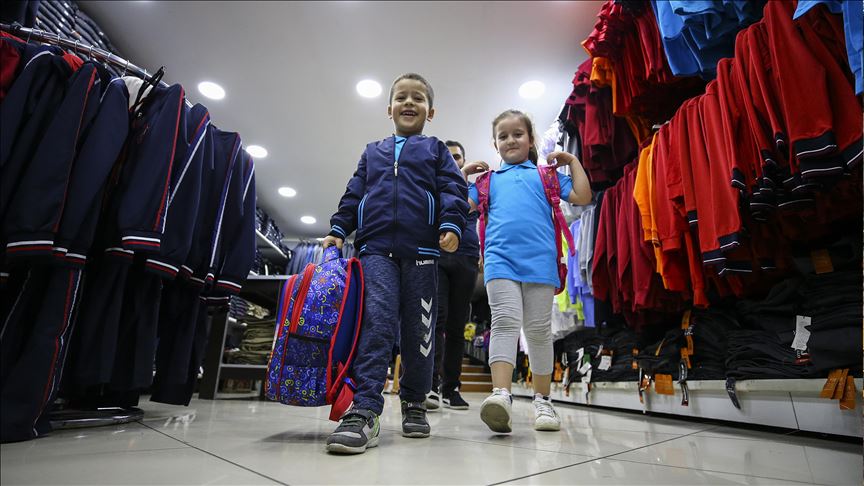 Özel okullarda kıyafet yönetmeliği değişti mi? Öğrencilerin formaları nereden temin edilecek? MEB okul formalarıyla ilgili kararı duyurdu Okul kıyafetinde 'pamuklu ürün' uyarısı