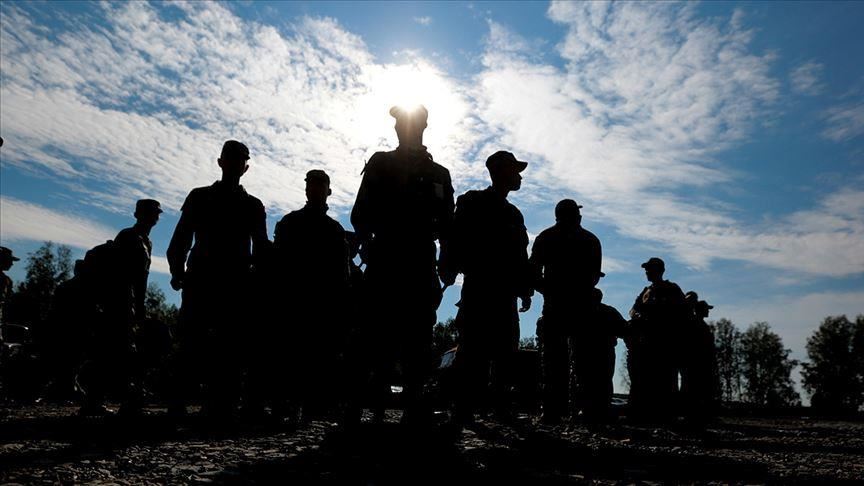 Venezuela deploys 3,000 troops to Colombian border