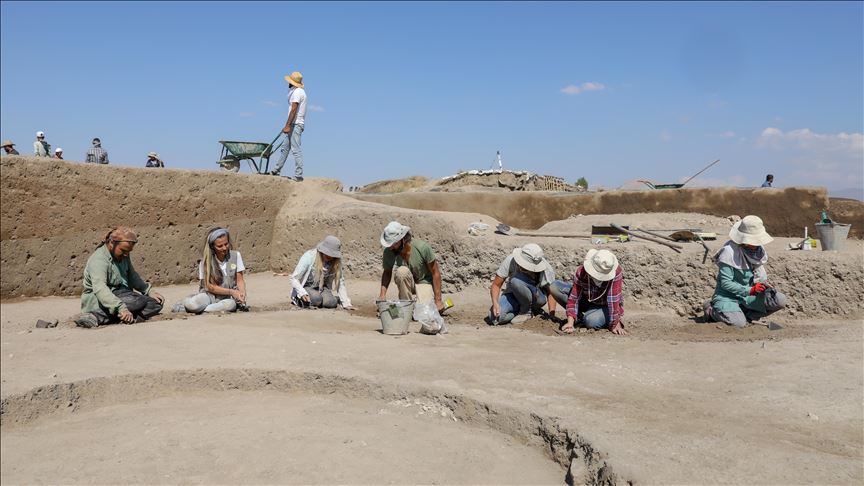 Archeologists unearth ancient findings in east Turkey