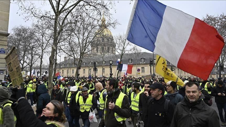 عودة احتجاجات السترات الصفراء مجددا بأنحاء فرنسا 