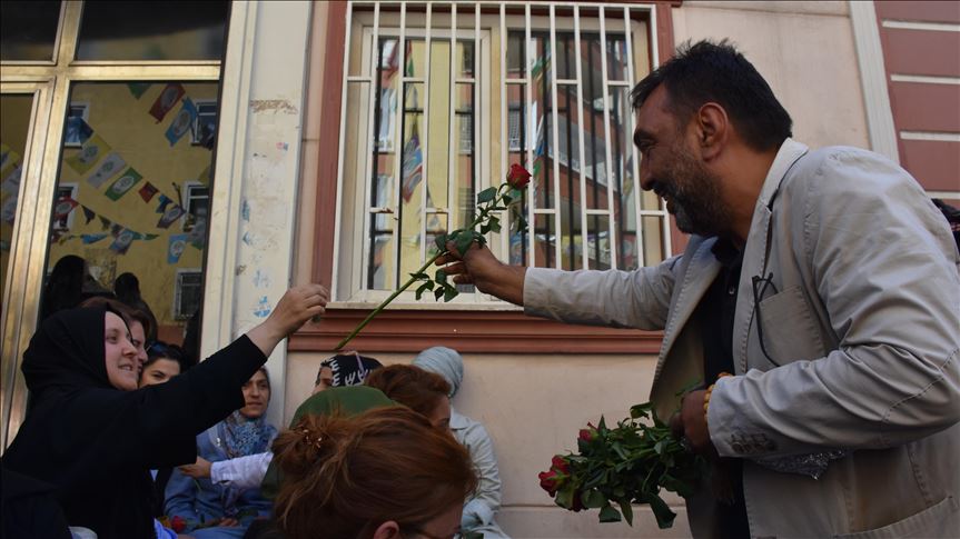 Artistët mbështesin nënat që protestojnë për bijtë e tyre të rrëmbyer nga PKK