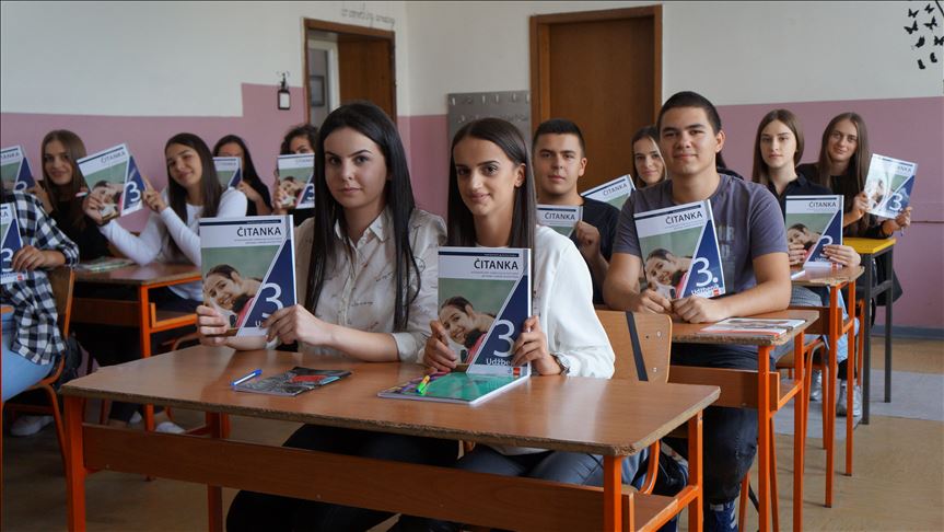 Novi Pazar: BNV učenicima podelilo Čitanke za bosanski jezik 