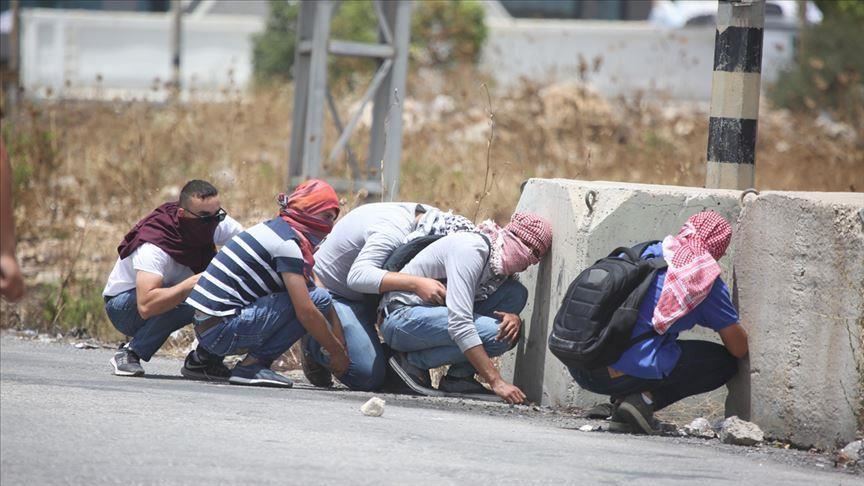 إصابة فلسطينيين خلال مواجهات مع الجيش الإسرائيلي وسط الضفة