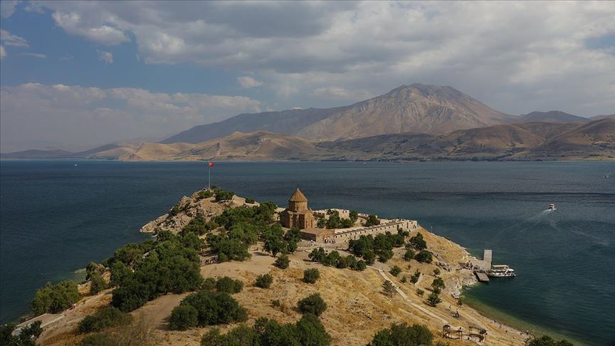 Turkey: 160,000+ tourists visit Akdamar Island in 2019