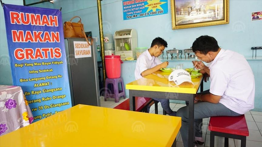 Tren filantropis dari warung makan gratis di Ciangsana, Bogor