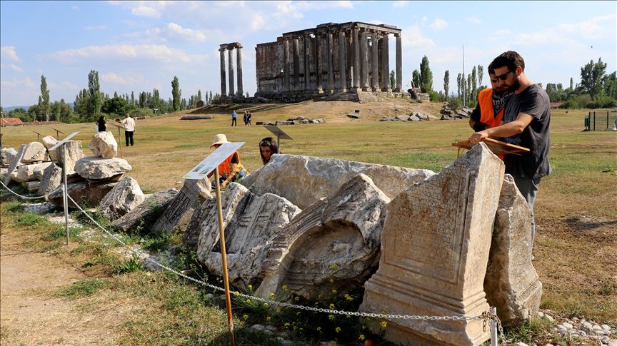 Poemas romanos grabados en lápidas retratan parte de la vida y muerte en antigua ciudad de Turquía