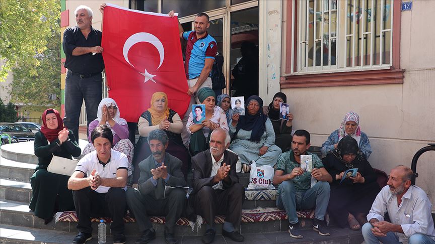 Diyarbakır annelerinin oturma eylemine destek ziyaretleri sürüyor