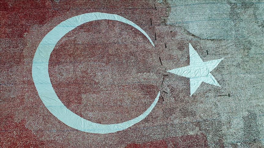 kurutmaya birakilan domateslerden ay yildiz