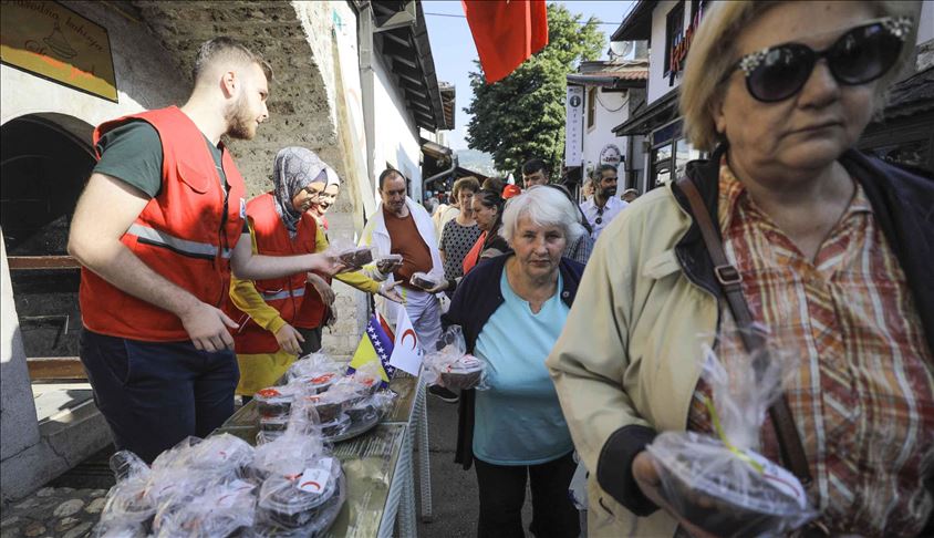Svi smo mi na istom brodu: U Sarajevu podijeljeno više od 1.000 porcija ašure