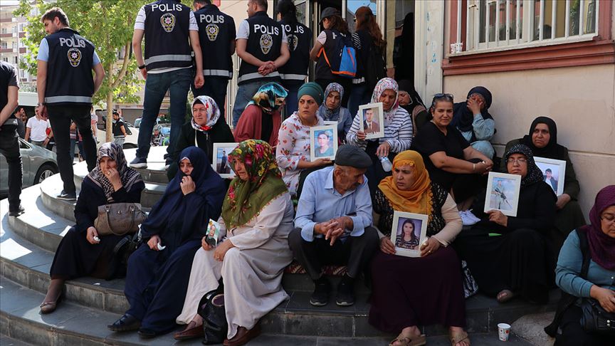 'Oğlumun ya cenazesini istiyorum ya da haber almak istiyorum'