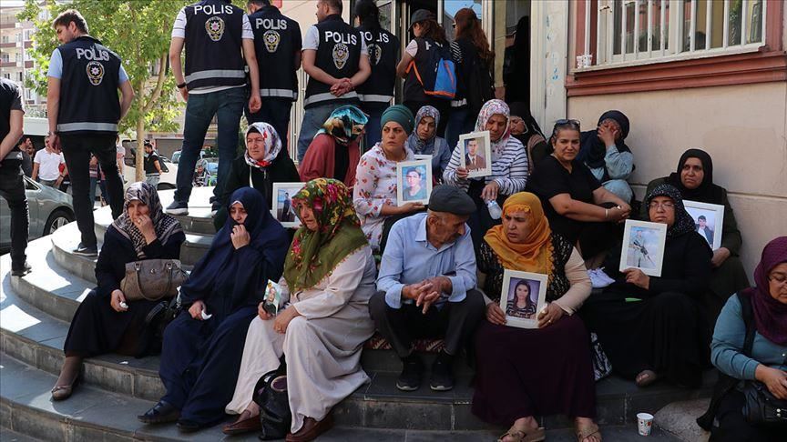 3 malbatên nû beşdarî çalakiya rûniştinê ya li Diyarbekirê bûn