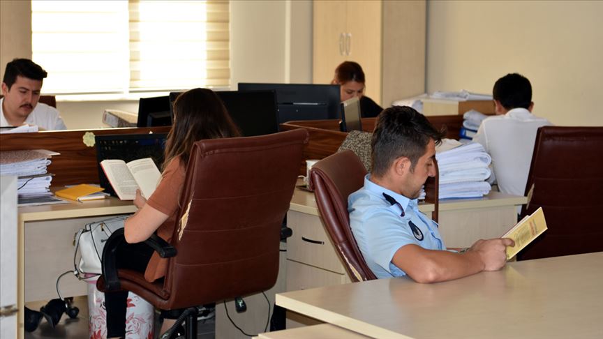 Bu belediyede önce kitap okunuyor, sonra mesai başlıyor