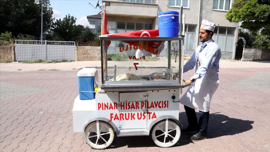 Pilavcı Faruk'un 'emektar' destekli hayat mücadelesi