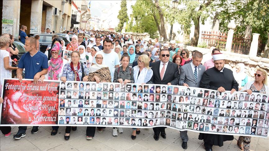 Mostar: Mirno okupljanje i šetnja majki Srebrenice po prvi put održana u gradu na Neretvi