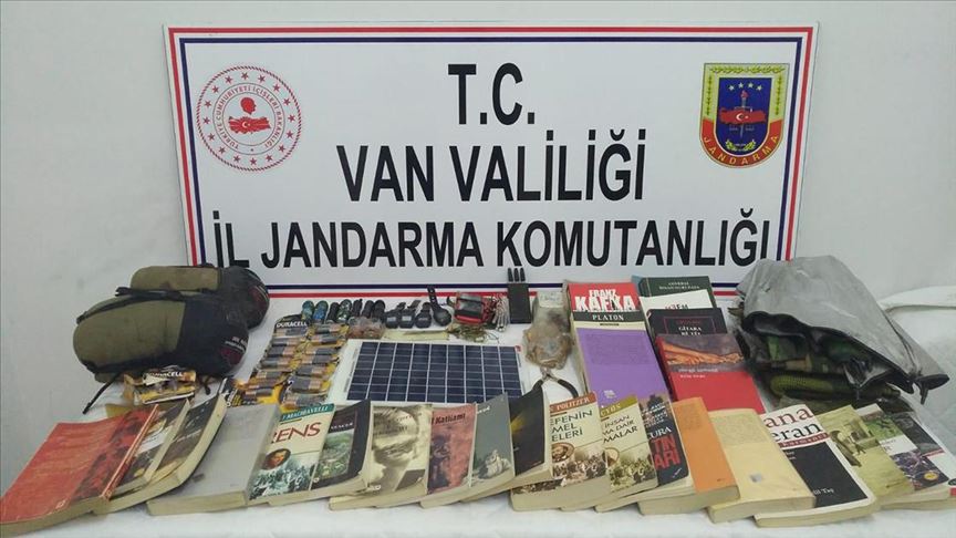 Teröristlere ait 3 sığınakta mühimmat ve yaşam malzemeleri ele geçirildi